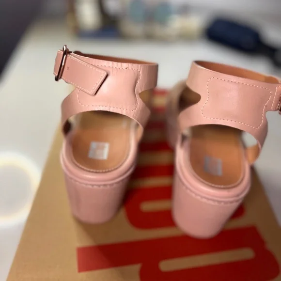 PILAR CROSSOVER LEATHER ANKLE-STRAP PLATFORMS SANDALS - Picture 5 of 13